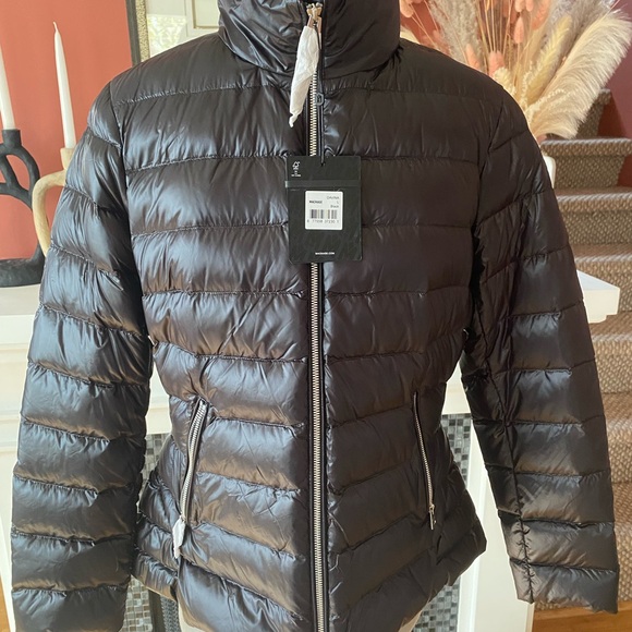 Down jacket - Picture 1 of 6